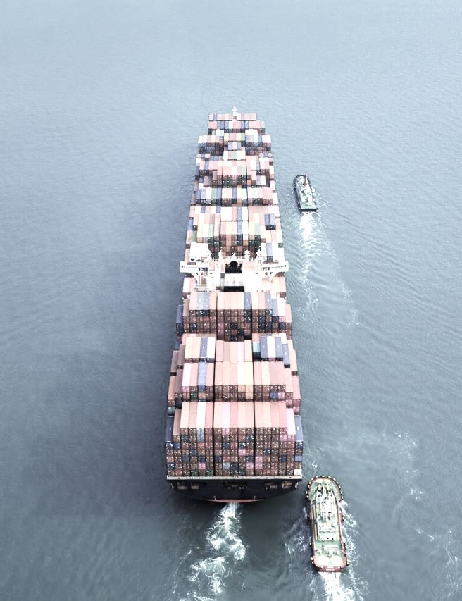 Container vessel under tow